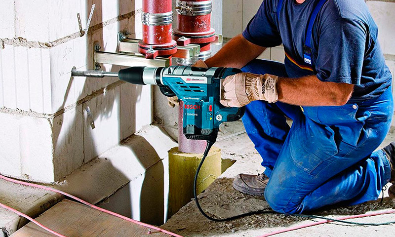 Vertical motor rotary hammer: features and rating of the best models
