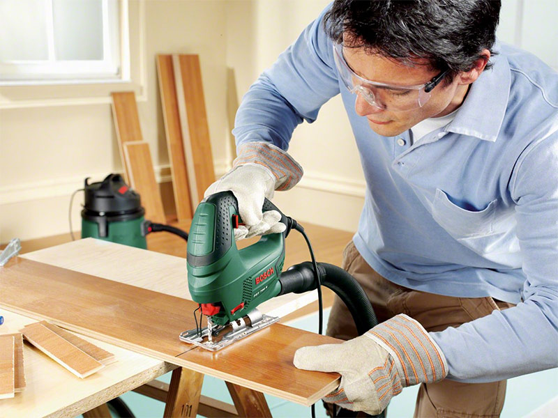 Laminate sawing with a jigsaw