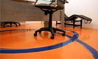 Pavimento gelatinoso arancione in ufficio