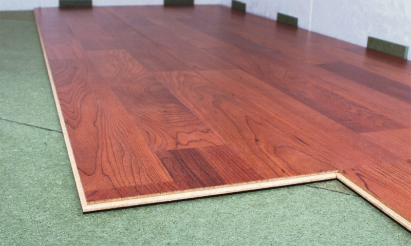 Recensioner om användning av barrträdsunderlag för golv