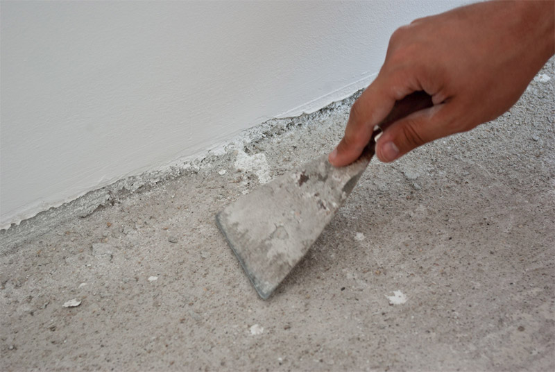 We remove the protrusions on the cement floor