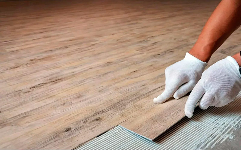Lepicí vinylová podlaha