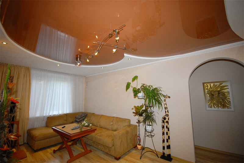 Stretch ceiling with glossy surface