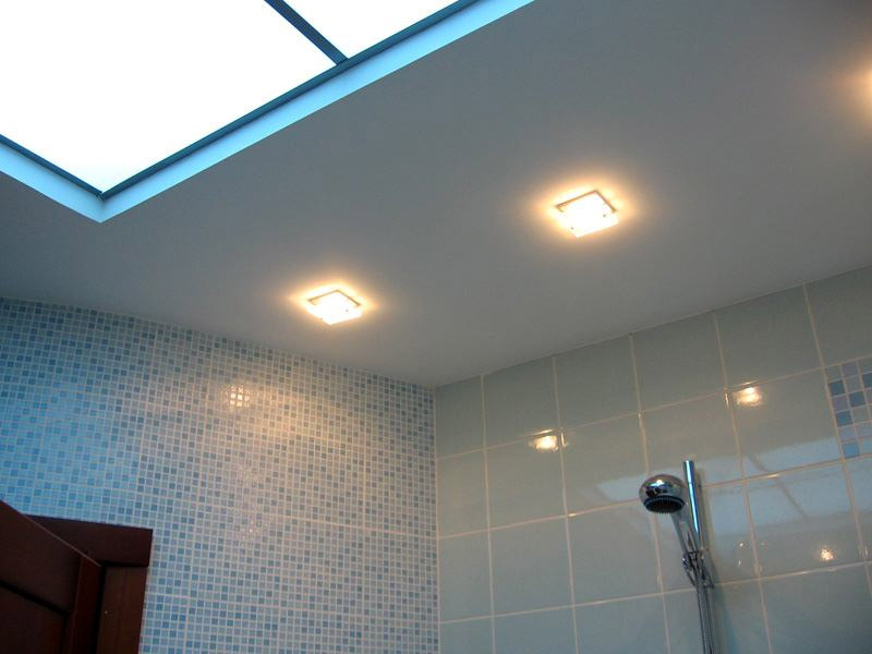 Plasterboard ceiling in the bathroom
