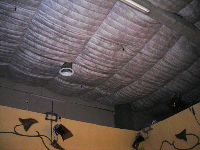 Sound insulation of a stretch ceiling