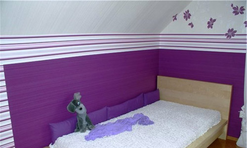 Horizontale combinatie van behang in de slaapkamer