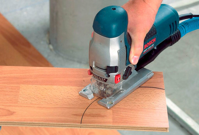  sawing a laminate with a jigsaw