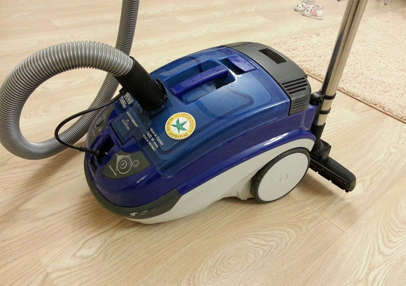 Horizontal vacuum cleaner