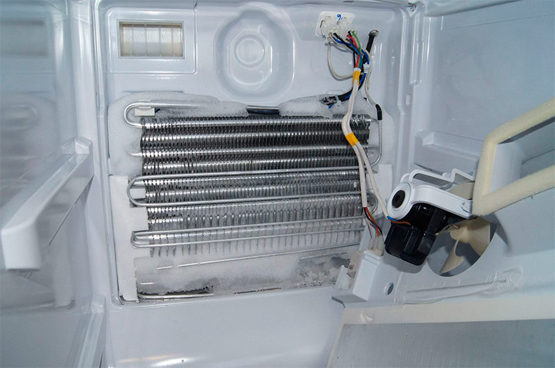 Kondenzátor chladničky bez námrazy
